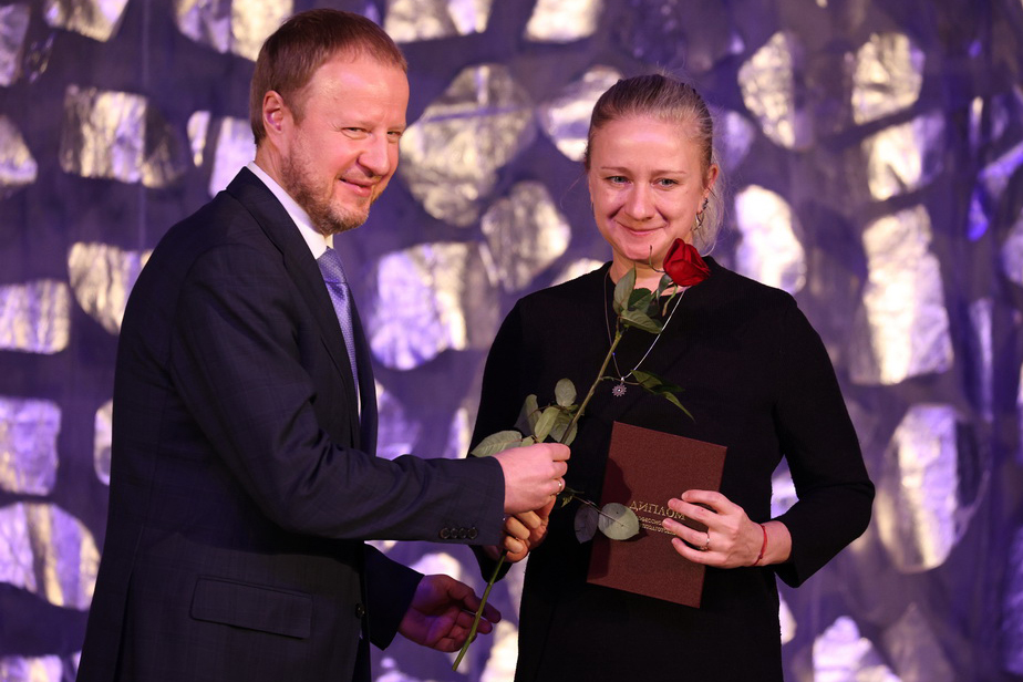 Виктор Томенко вручил дипломы первым выпускникам краевой программы переподготовки инженеров Фото №3
