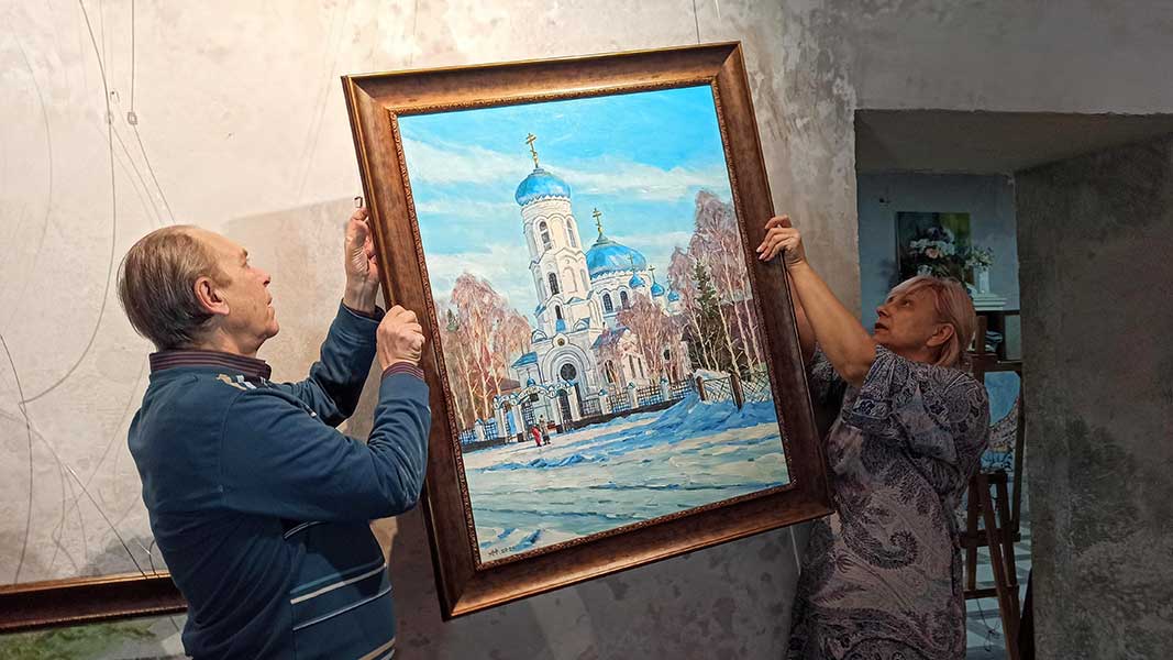 От скульптуры до графики. В Бийске открылась выставка, посвященная истории наукограда Фото №1