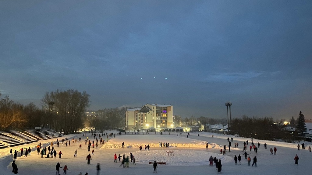 Как работают катки и лыжные базы Барнаула в новогодние праздники Фото №1