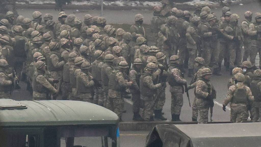 Правоохранители в Казахстане ликвидировали 26 вооруженных участников протеста Фото №1