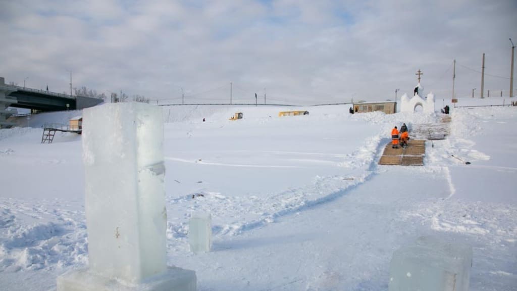 В Барнауле возводят Крещенский городок на Оби Фото №2