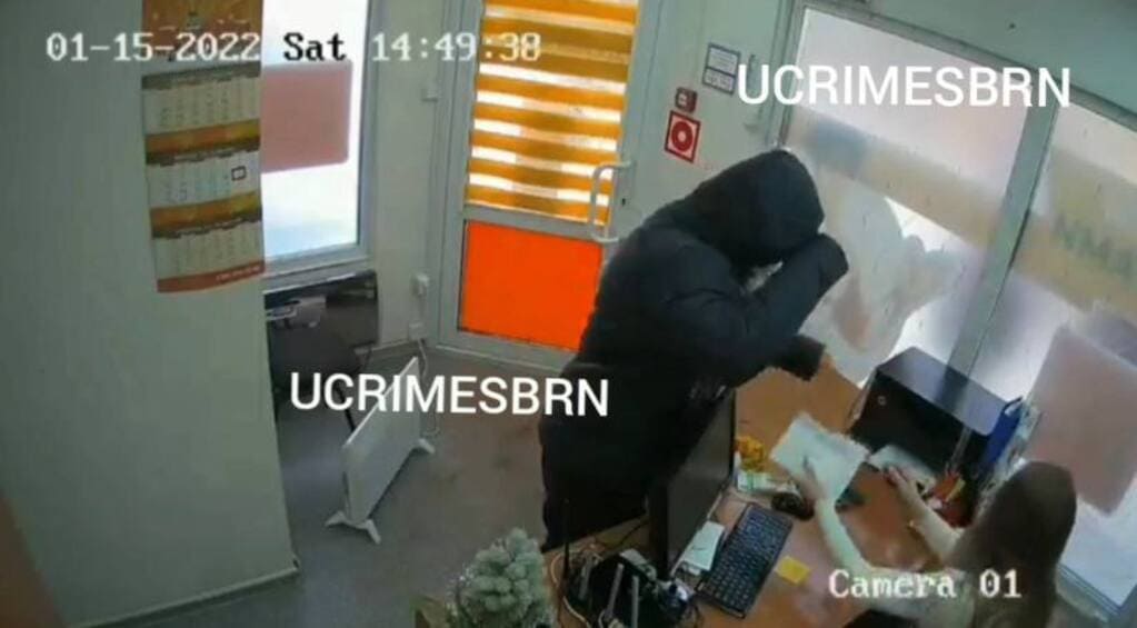 Мужчина ограбил офис микрозаймов в Барнауле Фото №1