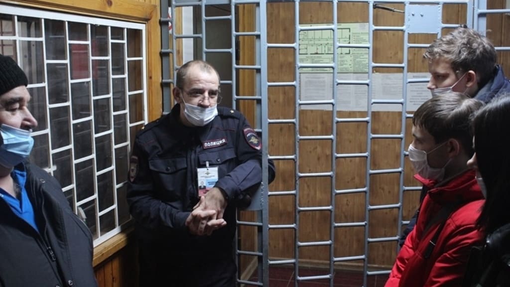 Студентам Усть-Калманского лицея полицейские устроили необычную экскурсию Фото №1