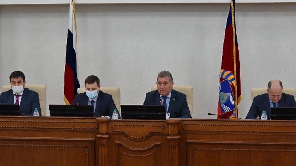 Концепцию развития промышленности до 2030 года обсудили в парламенте Алтайского края Фото №1
