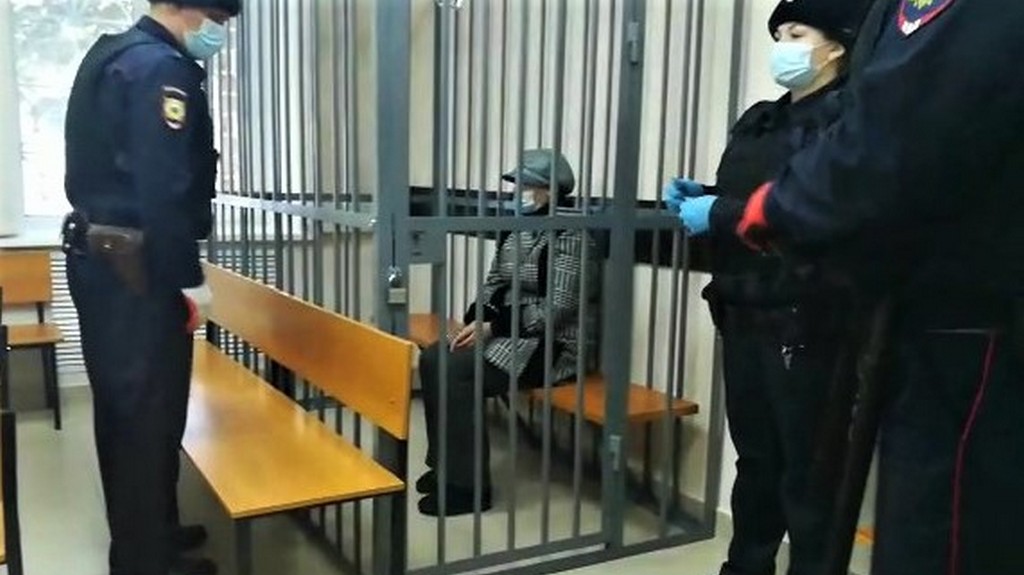 На Алтае горе-мать и ее сожителя, которые выставили на мороз ребенка, заключили под стражу Фото №2