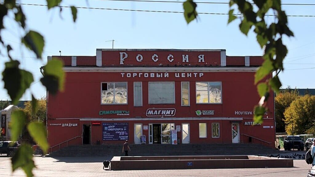В Барнауле продают здание бывшего кинотеатра с бомбоубежищем Фото №1