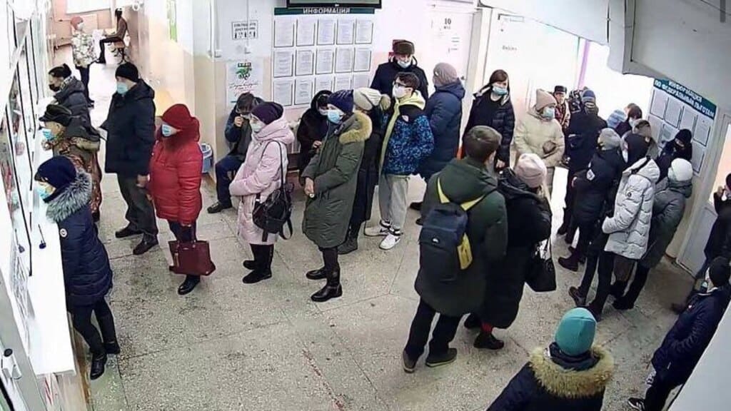 Поликлиника №14 Барнаула принимает только пациентов с коронавирусом и ОРВИ Фото №1