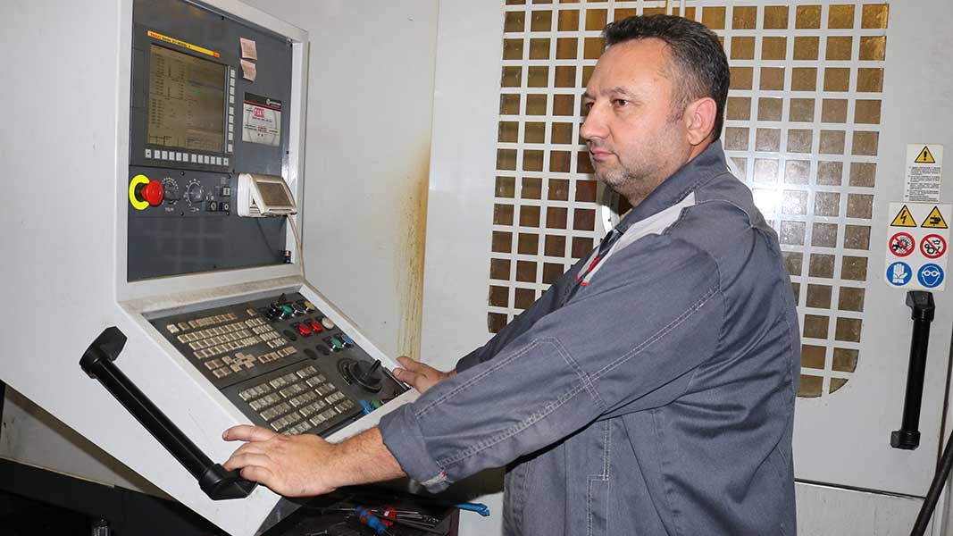 Депутаты АКЗС пообещали изменить принципы господдержки заводов Алтайского края Фото №1