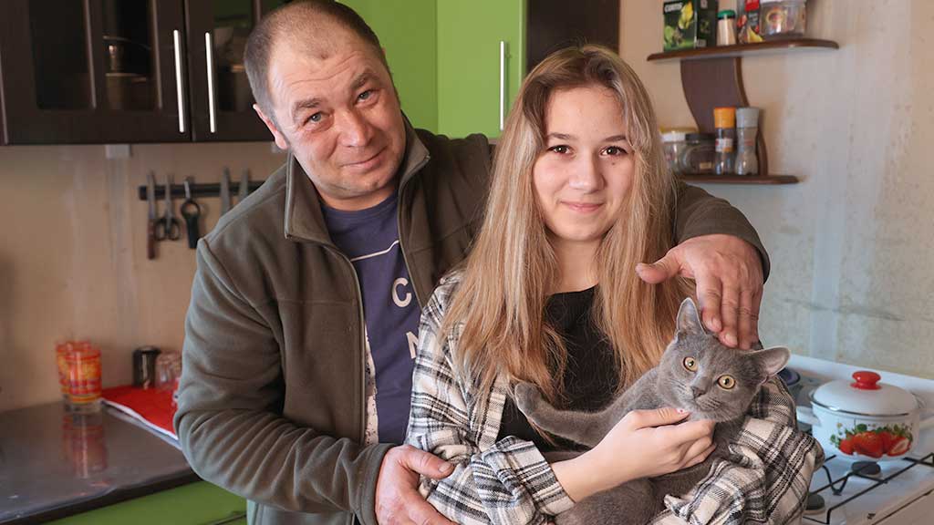 Папа – с вахты, мама – на вахту. Как живет алтайская семья, где родители неделями не выходят с работы Фото №1