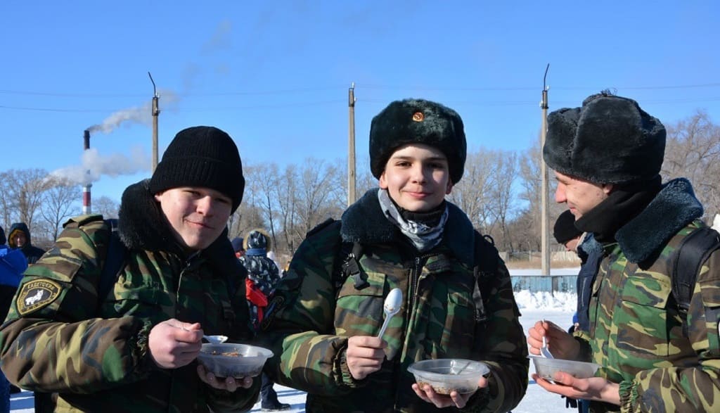 Патриотический фестиваль с реконструкцией боя провели в Рубцовске Фото №3