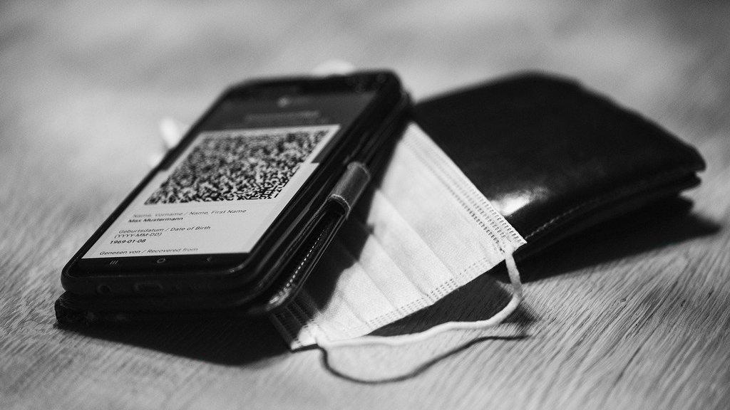 В Алтайском крае отменяют предъявление QR-кодов в общественных местах Фото №1