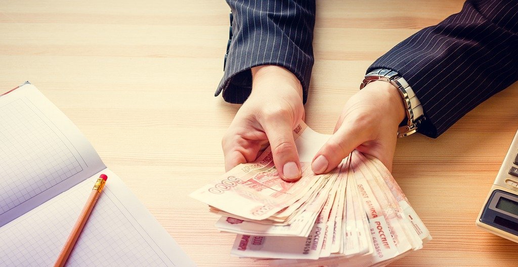 9% жителей Алтайского края заявили, что зарабатывают больше 100 000 рублей Фото №1
