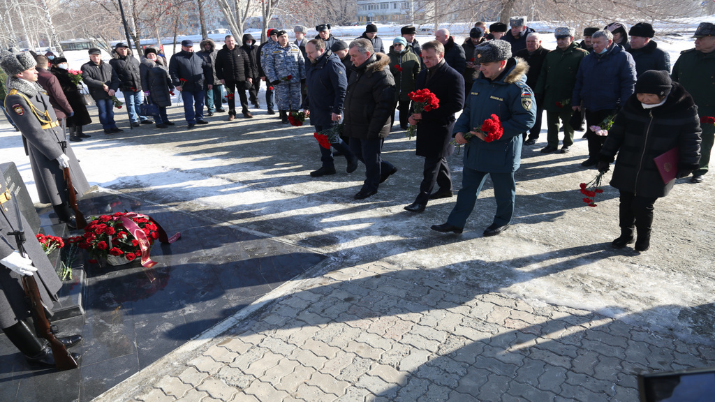 В Барнауле прошло мероприятие памяти подвига 6-й роты 104-го гвардейского парашютно-десантного полка Фото №1
