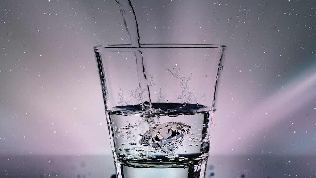 Врач предупредил об опасности дистиллированной воды Фото №1