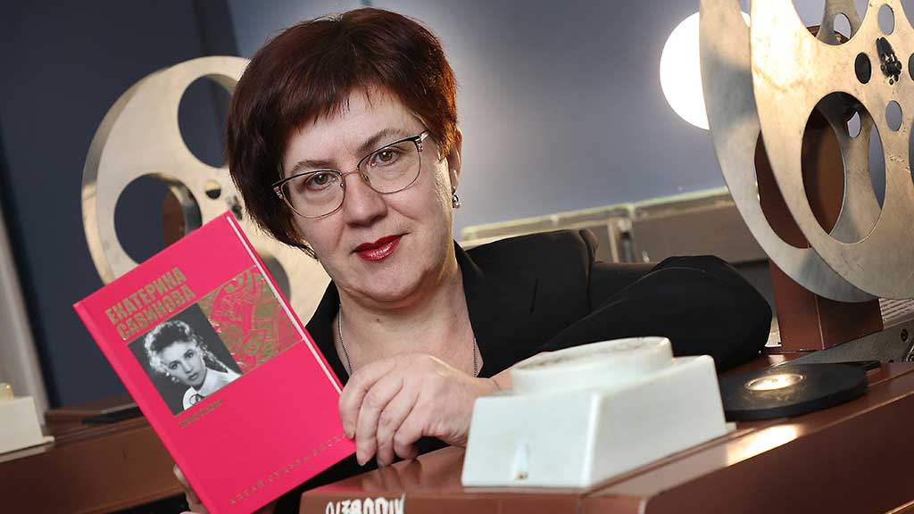 В Алтайском крае прошла презентация книги о жизни и творчестве актрисы Екатерины Савиновой Фото №1
