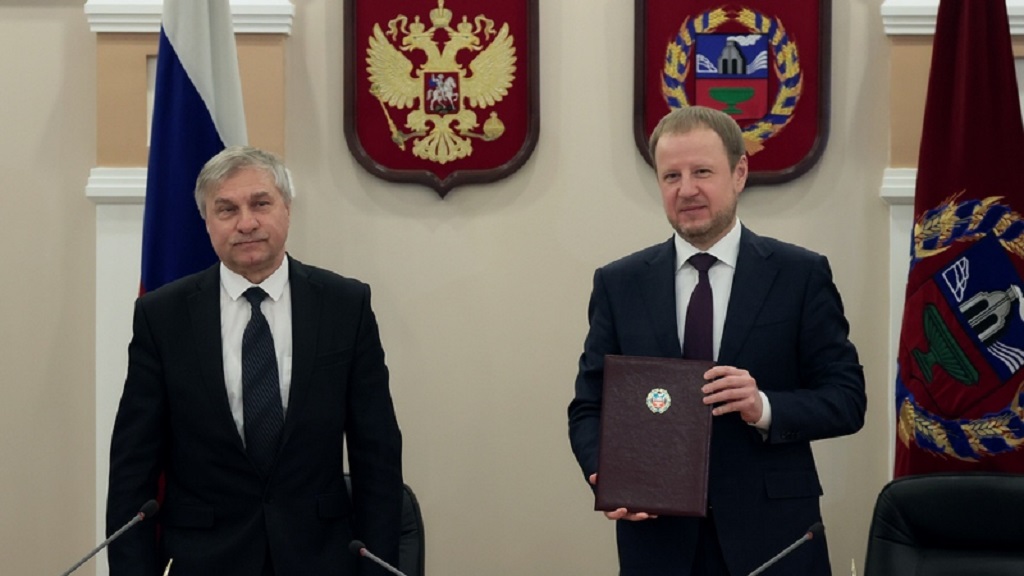 Губернатор Алтайского края и гендиректор «Новапорт Холдинга» подписали Соглашение по развитию аэропорта Барнаула Фото №1