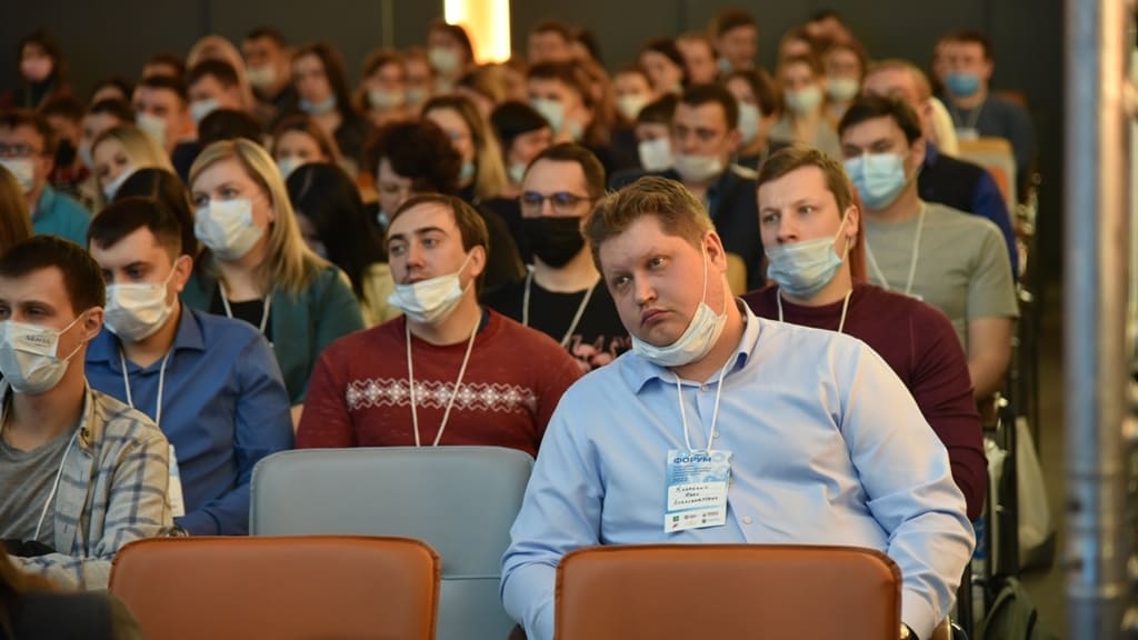 Александр Романенко открыл форум молодых врачей «Траектория профессионального и карьерного развития молодого врача» Фото №2