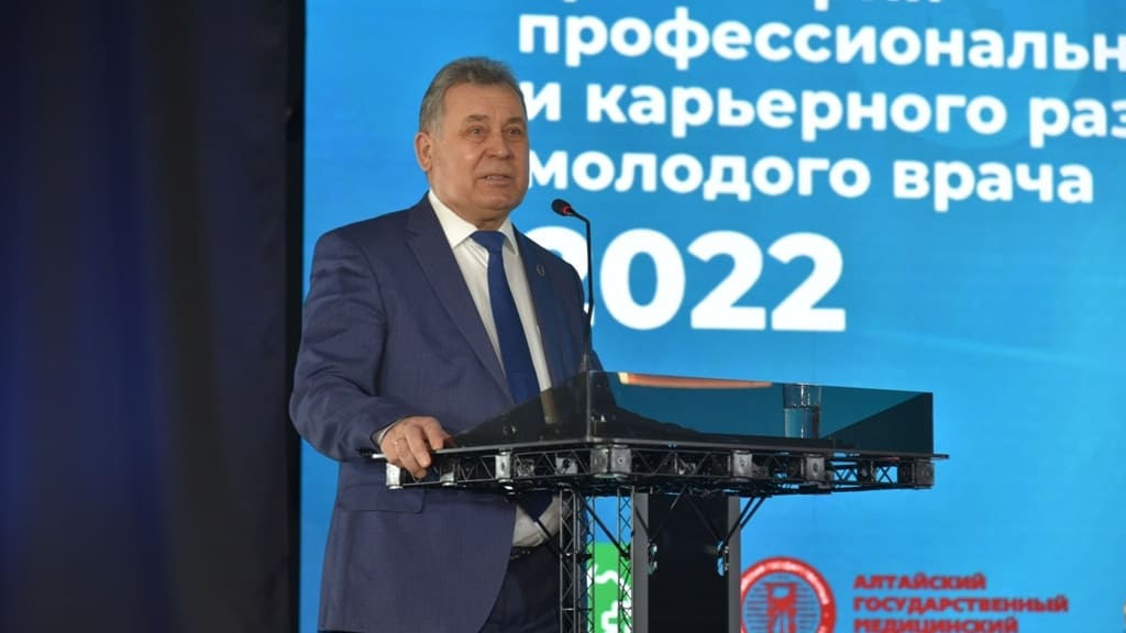 Александр Романенко открыл форум молодых врачей «Траектория профессионального и карьерного развития молодого врача» Фото №1