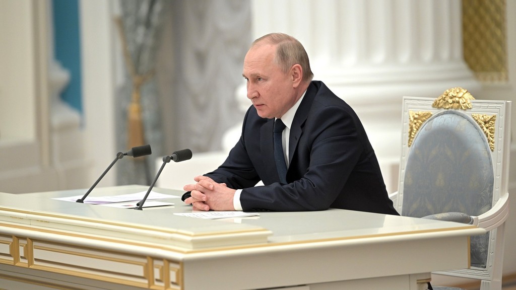 Владимир Путин анонсировал увеличение МРОТ, прожиточного минимума, соцвыплат и пенсии Фото №1