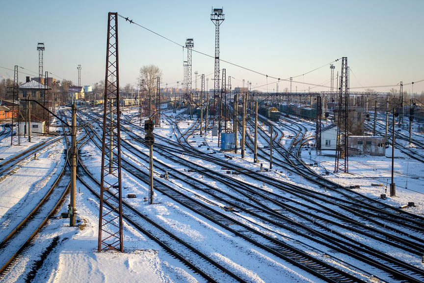 В Алтайском крае нетрезвый мужчина погиб под колесами грузового поезда Фото №1