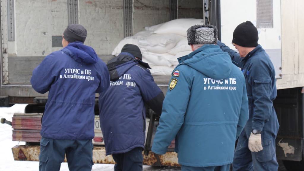 Жители Алтайского края принимают активное участие в сборе гуманитарной помощи для Донбасса Фото №5