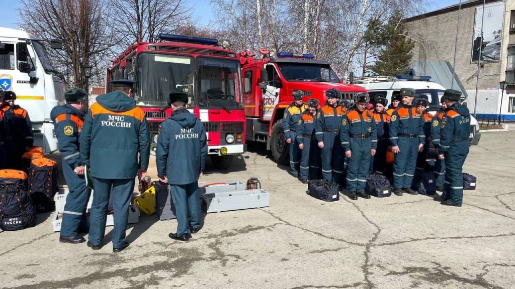 В Алтайском крае прошел смотр техники ГУ МЧС России Фото №1