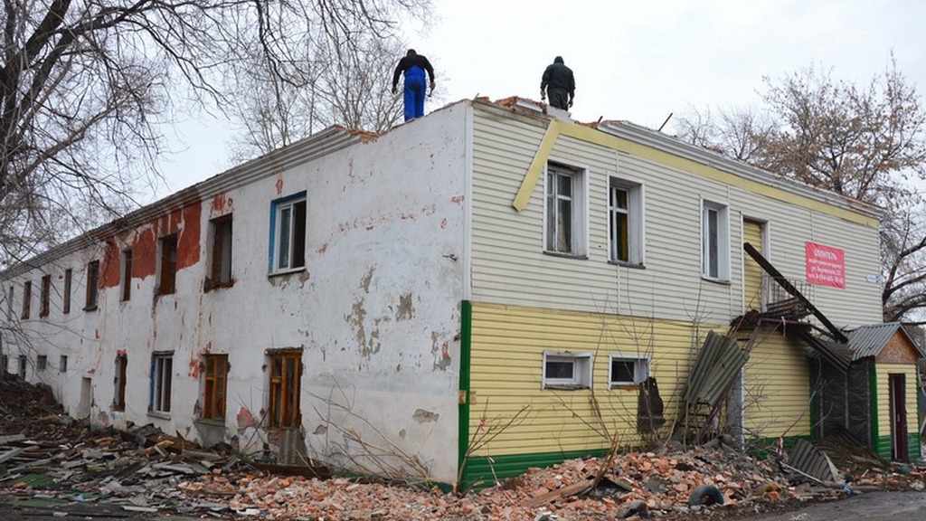 В Барнауле приступили к сносу двух аварийных домов Фото №3