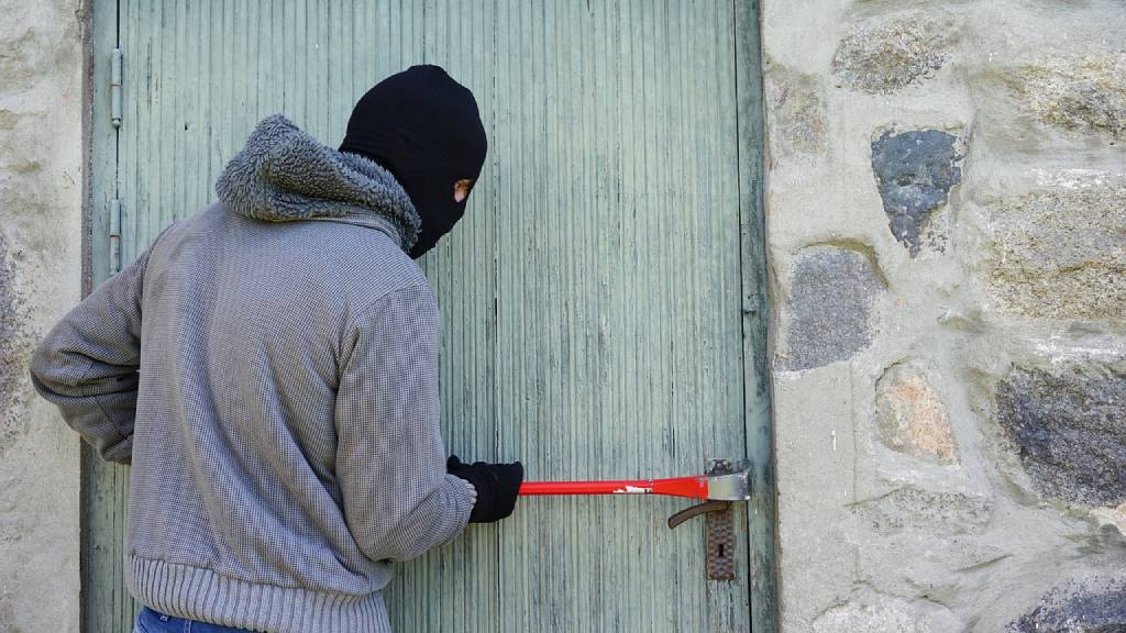 В Алтайском крае осудят четверых грабителей ювелирного магазина Фото №1