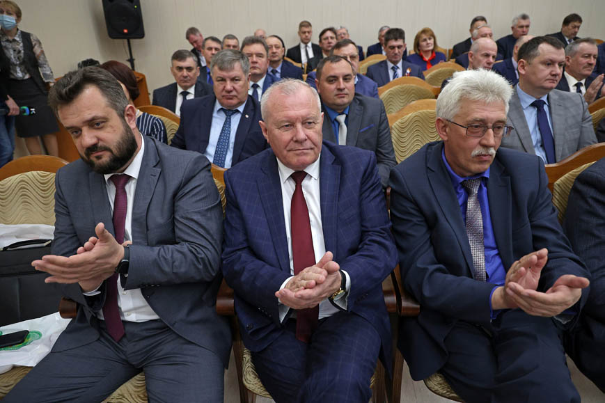 В Правительстве Алтайского края вручили награды лучшим служащим органов местного самоуправления муниципальных образований Фото №8