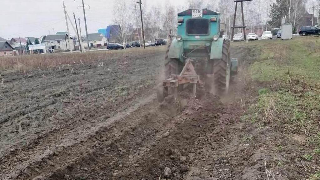 В пригороде Барнаула пропахали более 160 километров противопожарных полос Фото №3
