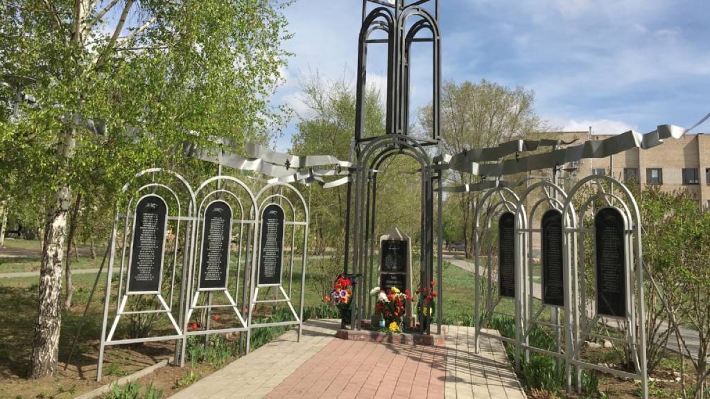 Память ликвидаторов аварии на Чернобыльской АЭС почтили в Рубцовске Фото №3