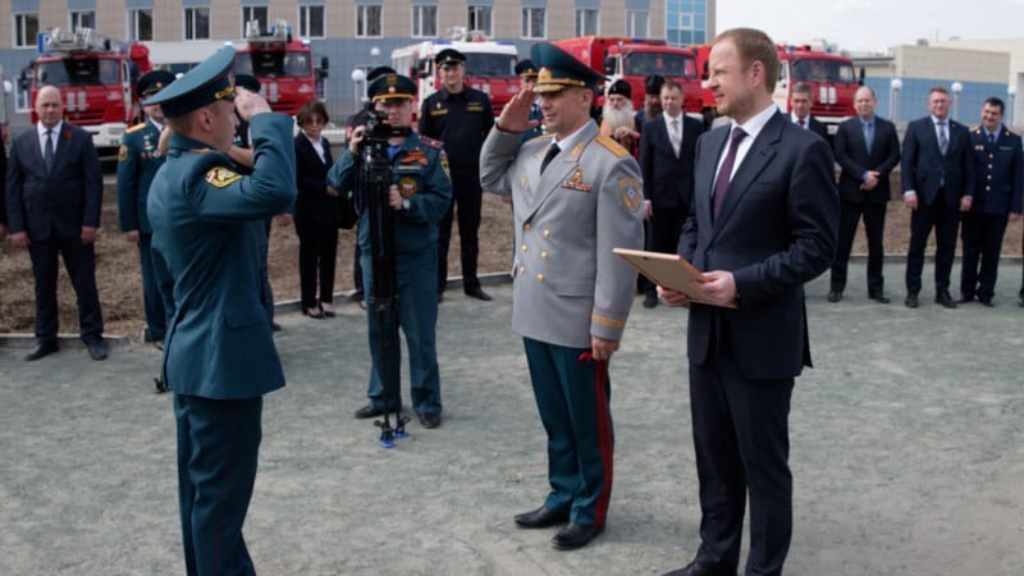 Губернатор Виктор Томенко принял участие в мероприятиях, посвященных Дню пожарной охраны Фото №2