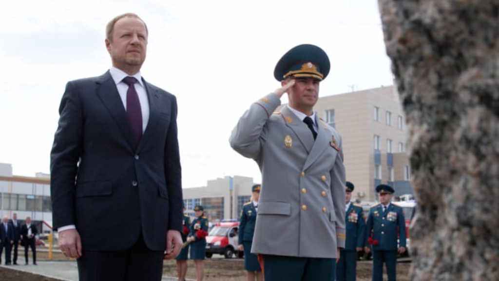 Губернатор Виктор Томенко принял участие в мероприятиях, посвященных Дню пожарной охраны Фото №1