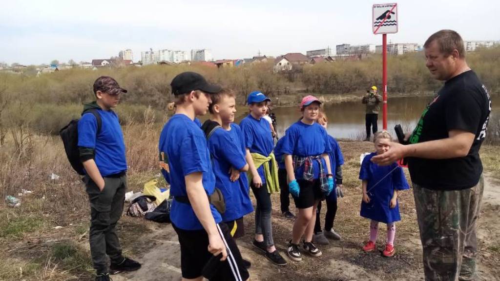 Барнаульские активисты навели порядок на берегах безымянного озера Фото №1
