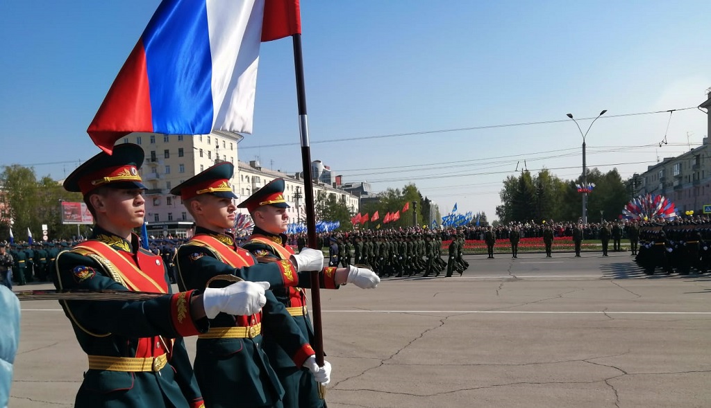 Торжественное построение войск состоялось в Барнауле Фото №1