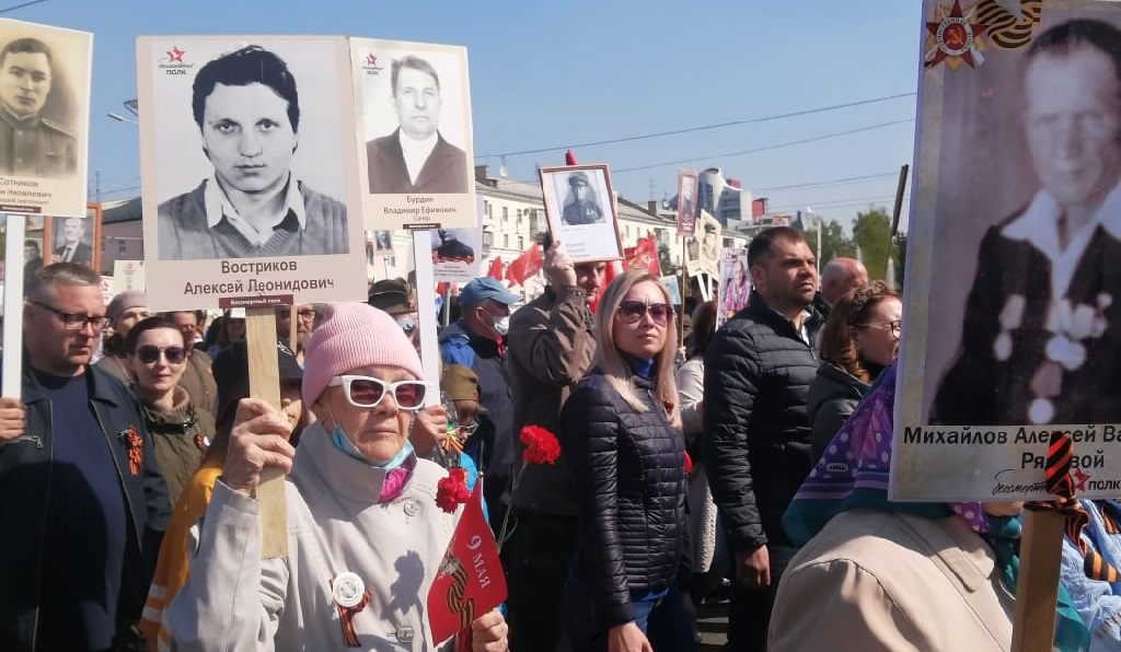 Тысячи жителей Алтайского края участвуют во Всероссийской акции «Бессмертный полк» Фото №2