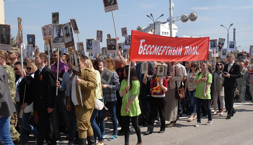 Шествие «Бессмертного полка» первый раз прошло в освобожденном Херсоне Фото №1