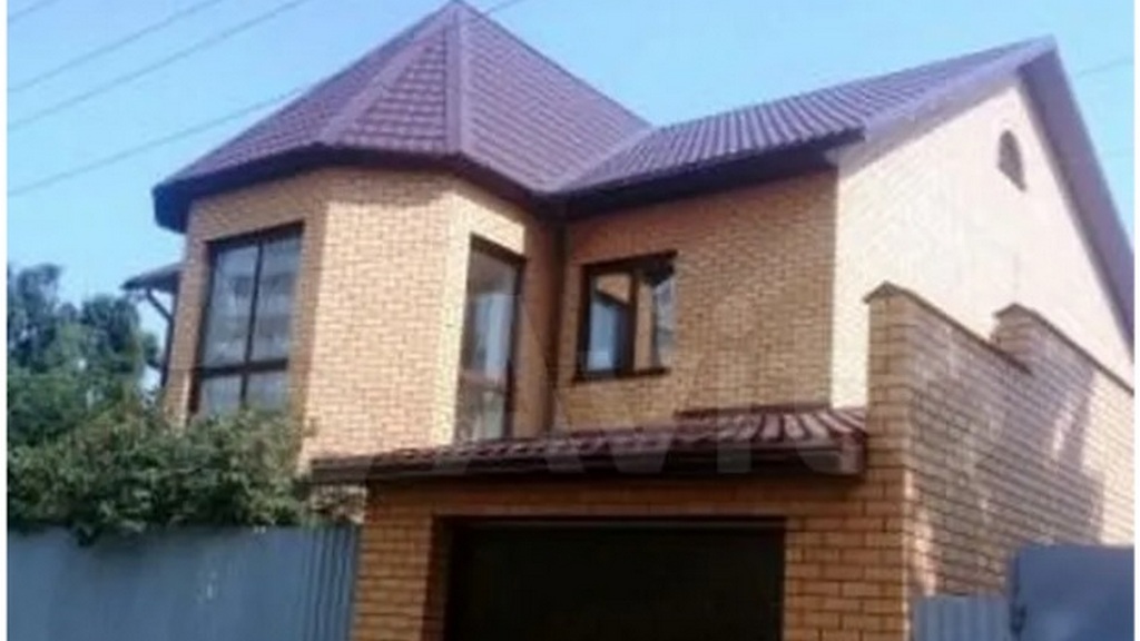 В Барнауле продают коттедж рядом с Изумрудным парком за 35 миллионов рублей Фото №1