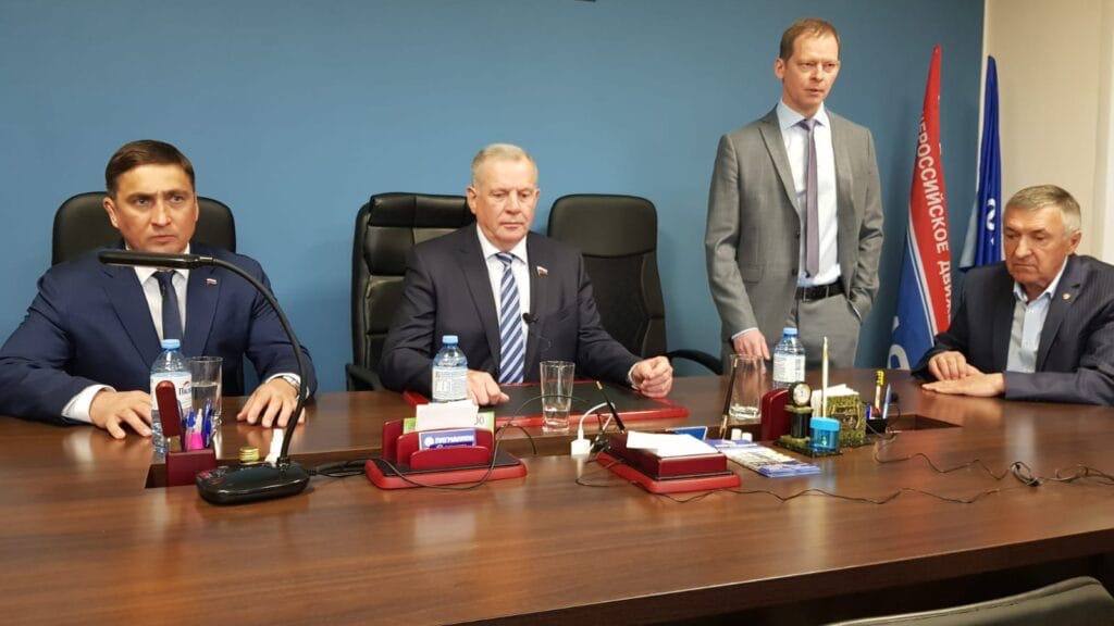 Иван Лоор обсудил возможность оказания высококвалифицированной помощи жителям сел Фото №1