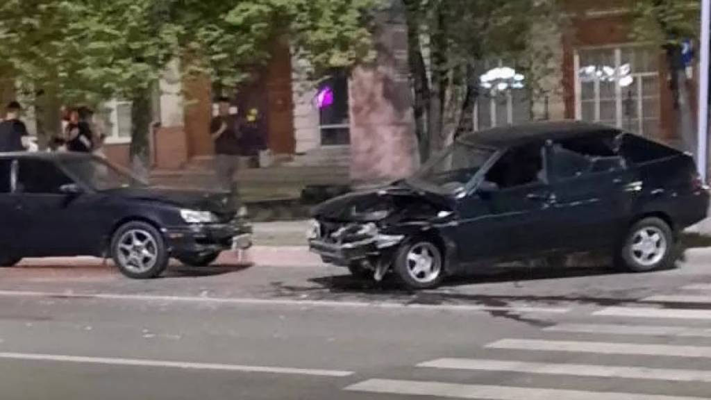 В Барнауле водитель без прав попал в ДТП Фото №1