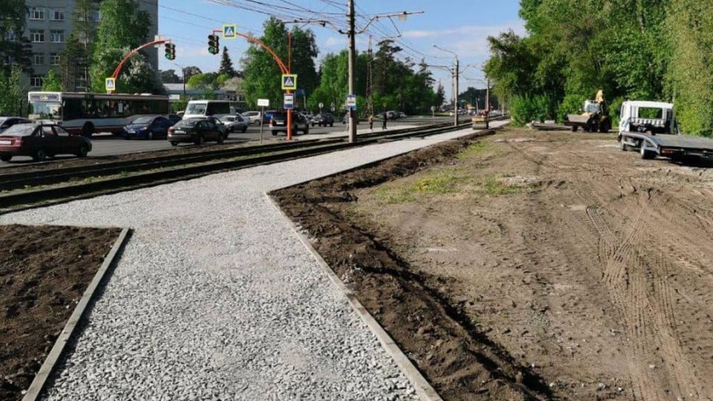 Тротуары и велодорожка появятся на Змеиногорском тракте в Барнауле Фото №1