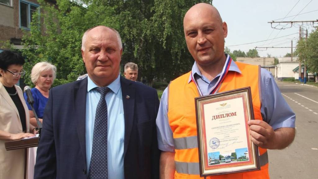 В Барнауле прошел конкурс на звание лучшего водителя троллейбуса Фото №1