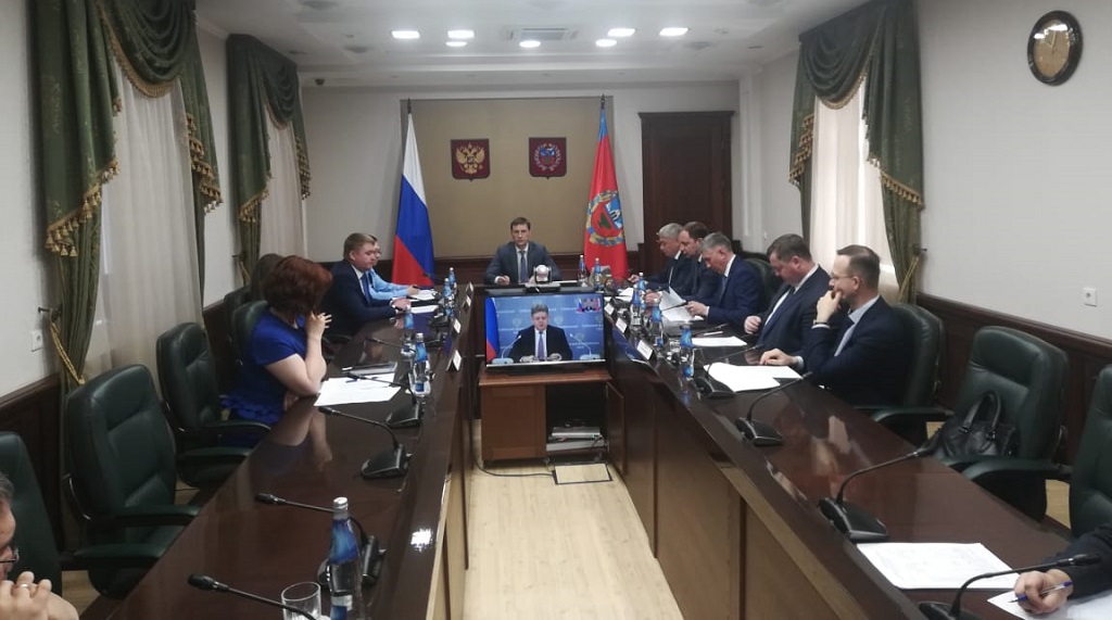 Подготовку жилищно-коммунального комплекса Алтайского края к отопительному сезону обсудили на окружном совещании СФО Фото №1