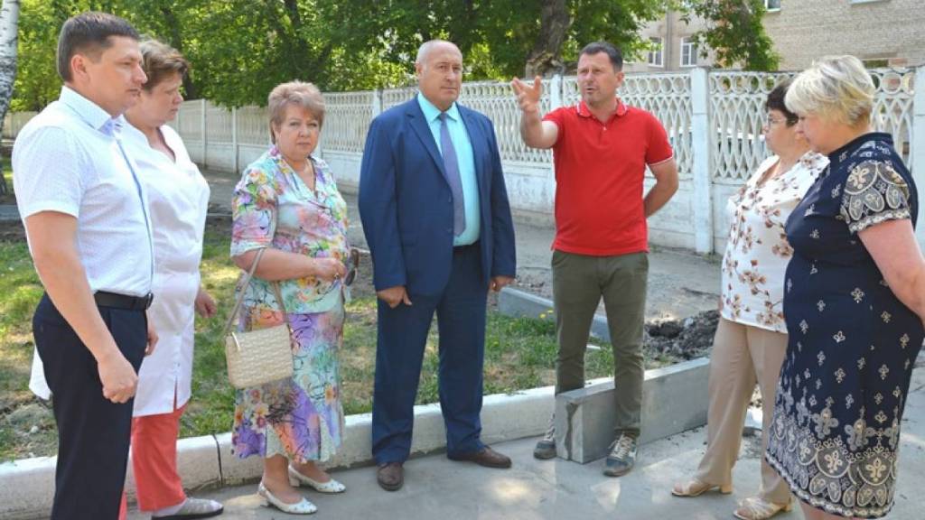 Улицу Германа Титова ремонтируют в Барнауле по нацпроекту «Безопасные качественные дороги» Фото №1