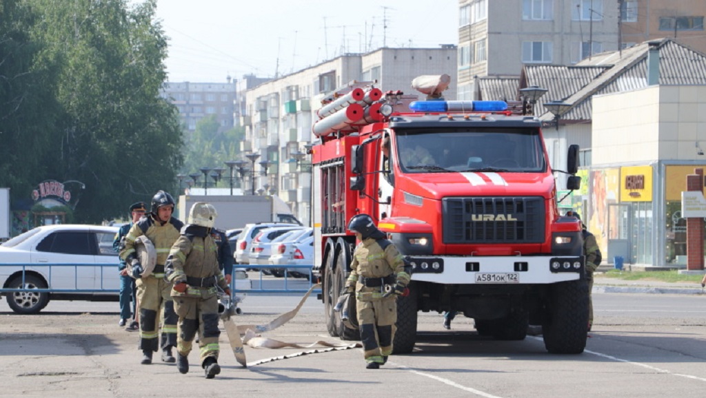 В Новоалтайске проходит турнир по боксу, посвященный памяти погибших сотрудников МЧС Фото №1