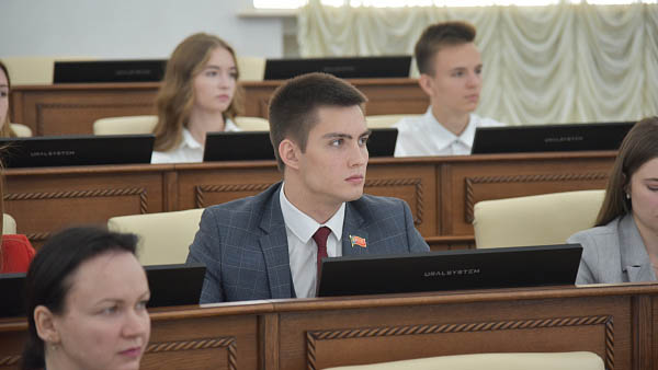 В АКЗС обсудили предложения ко второму чтению закона о новом российском движении детей и молодежи «Большая перемена» Фото №1