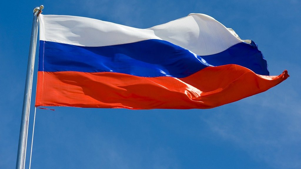 В России выделят почти 1 миллиард рублей на приобретение государственной символики для школ Фото №1