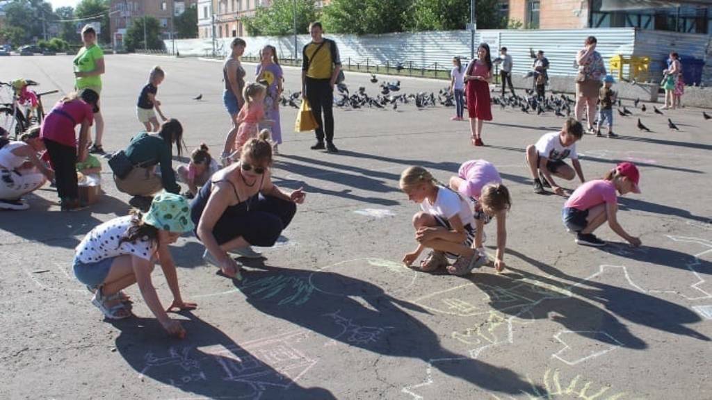 В Рубцовске нарисовали солнечную Россию Фото №1