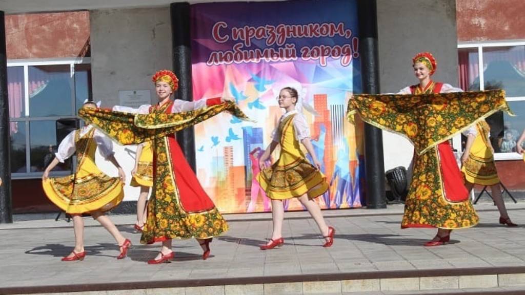 В Рубцовске нарисовали солнечную Россию Фото №3