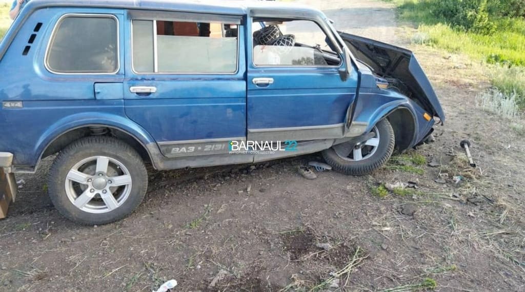 В пьяной аварии в Поспелихинском районе пострадали сразу 9 человек Фото №2